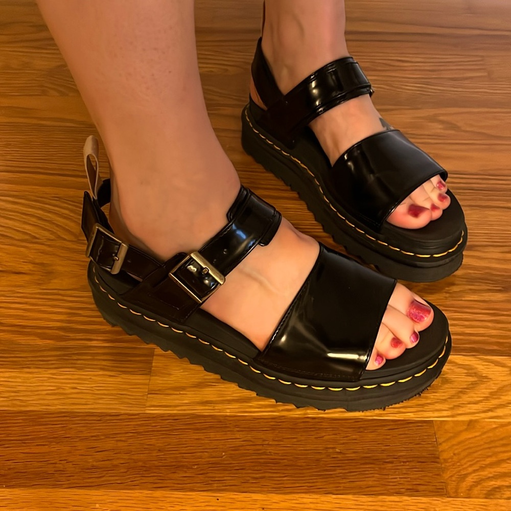 Dr Martens Women's Voss Vegan Platform Sandals, Black sz 9